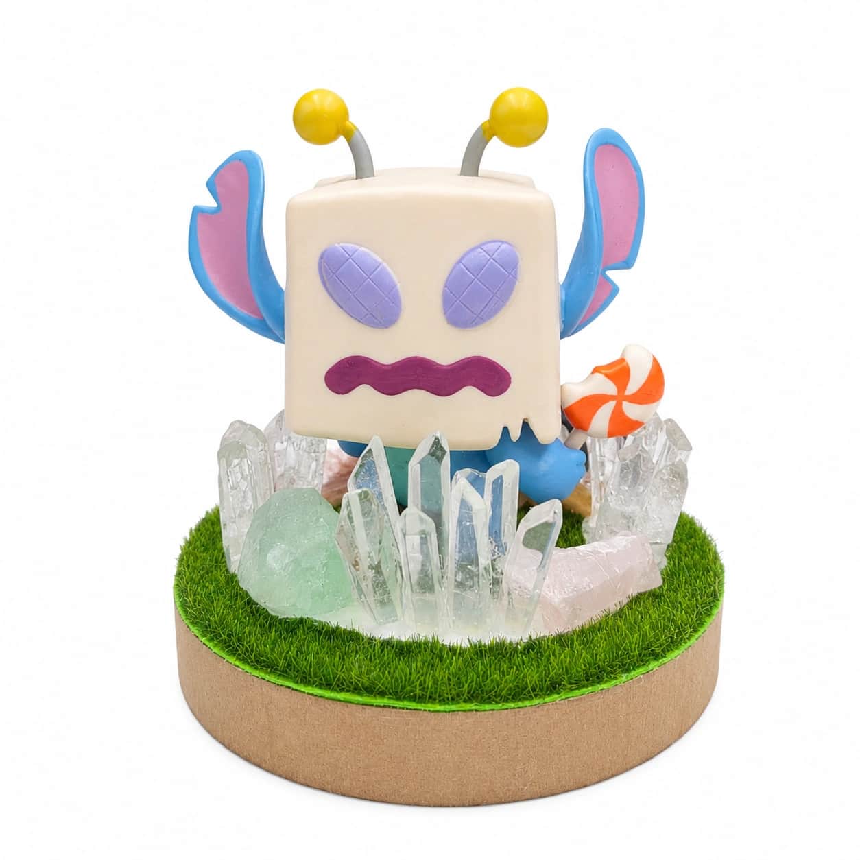 StoneMart Crystal Cube Creature LED Decorative Lamp, Quirky Antenna Figurine with Natural Clear Quartz, Green Fluorite & Rose Quartz on Grass Base (10.8 cm) 2